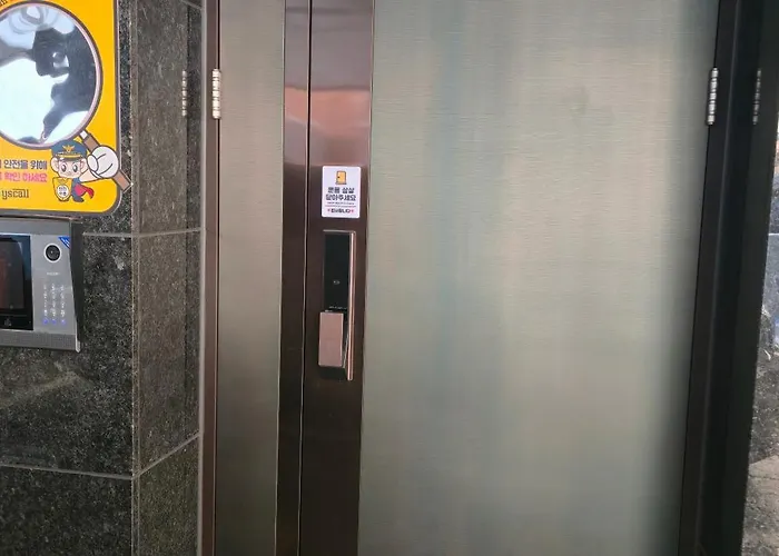 Apartment Gate 303