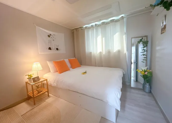 Gate 303 Apartment *